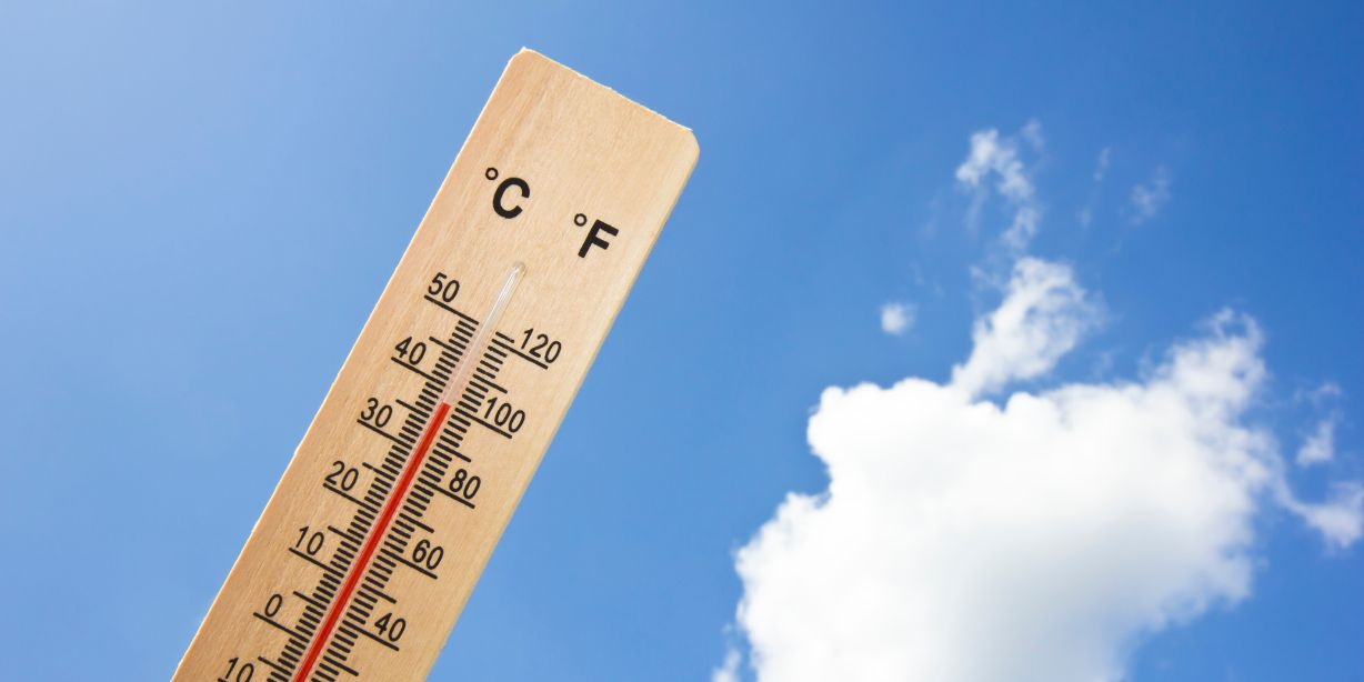 7 sfaturi pentru a supraviețui vara cu smartphone-ul tău, chiar dacă afară e cald