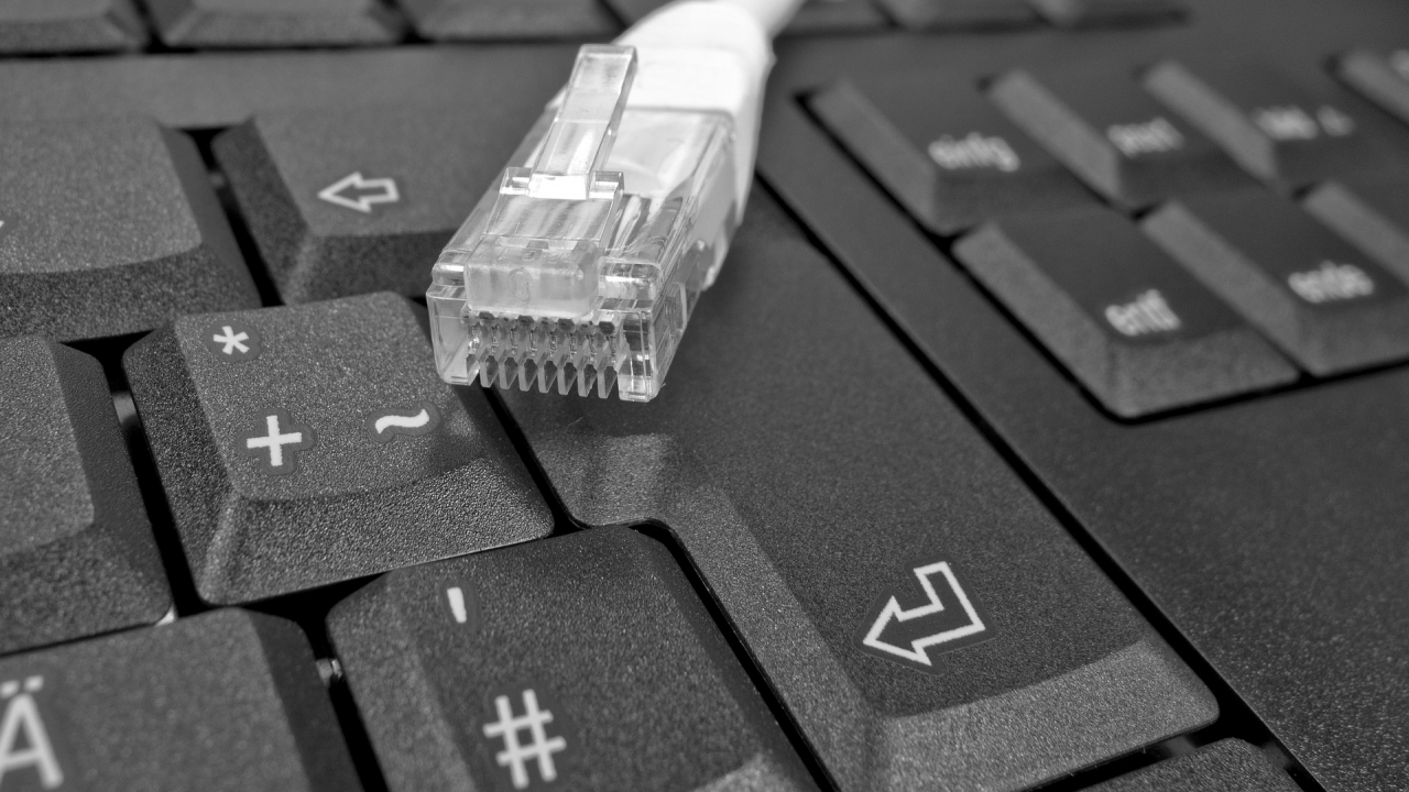 Rusia renunță să folosească internetul la comun. Vrea o rețea proprie