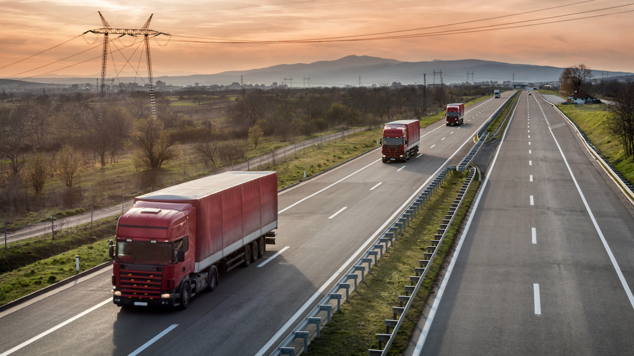 Trenduri ecommerce: interes online pentru cumpărarea de camioane și tractoare