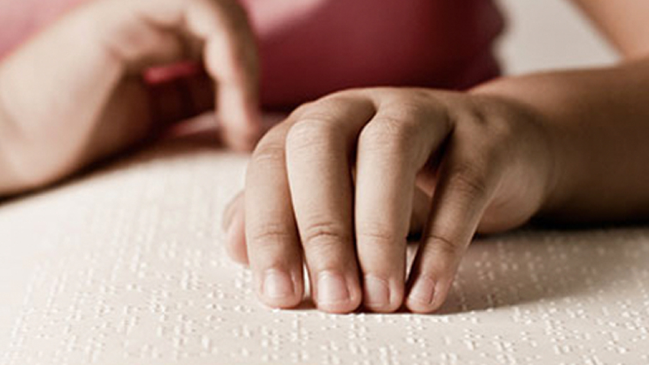 Viziune pentru cei fără vedere: românii care îi ajută pe nevăzători