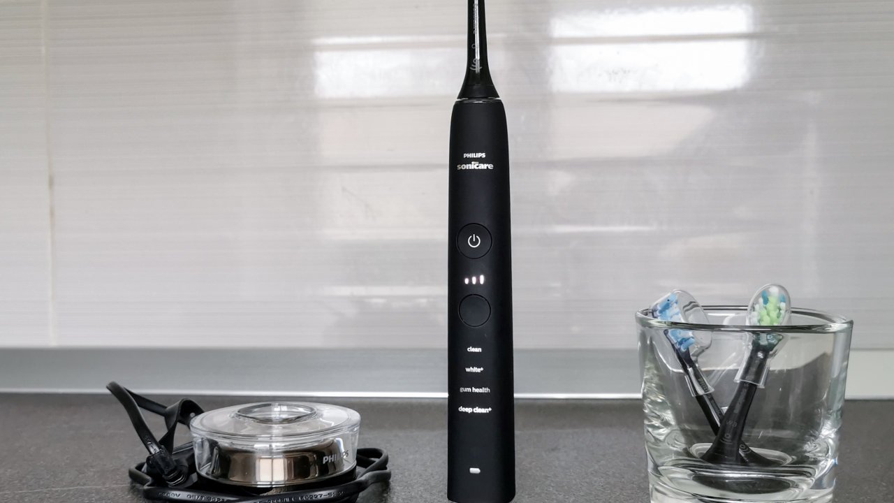 Philips Sonicare DiamondClean Smart HX9903: gadget pentru dinți albi