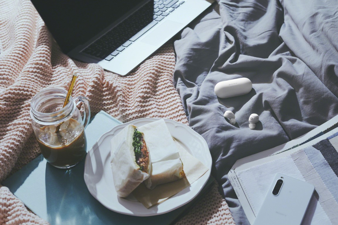 Sony anunță noi căști wireless de buget și o nouă culoare pentru WH-1000XM5