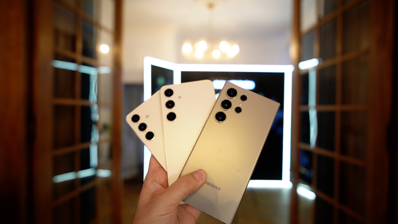 Samsung ar lucra la un model Galaxy S25 mai subțire de tip „slim”