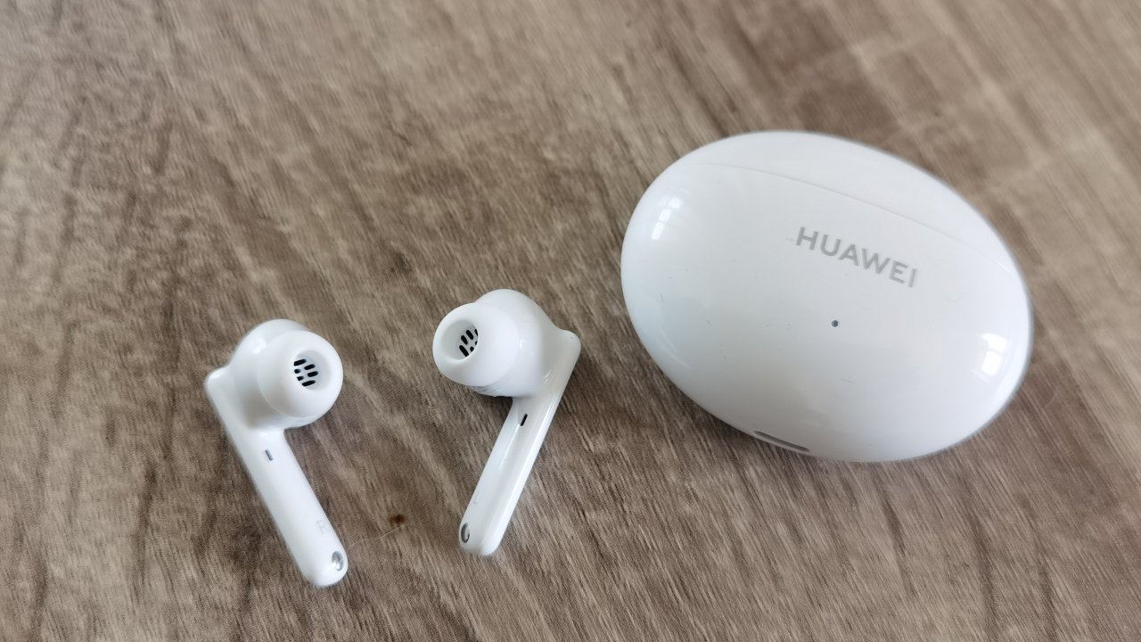 HUAWEI FreeBuds 4i, primele impresii: Design excelent, preț imbatabil