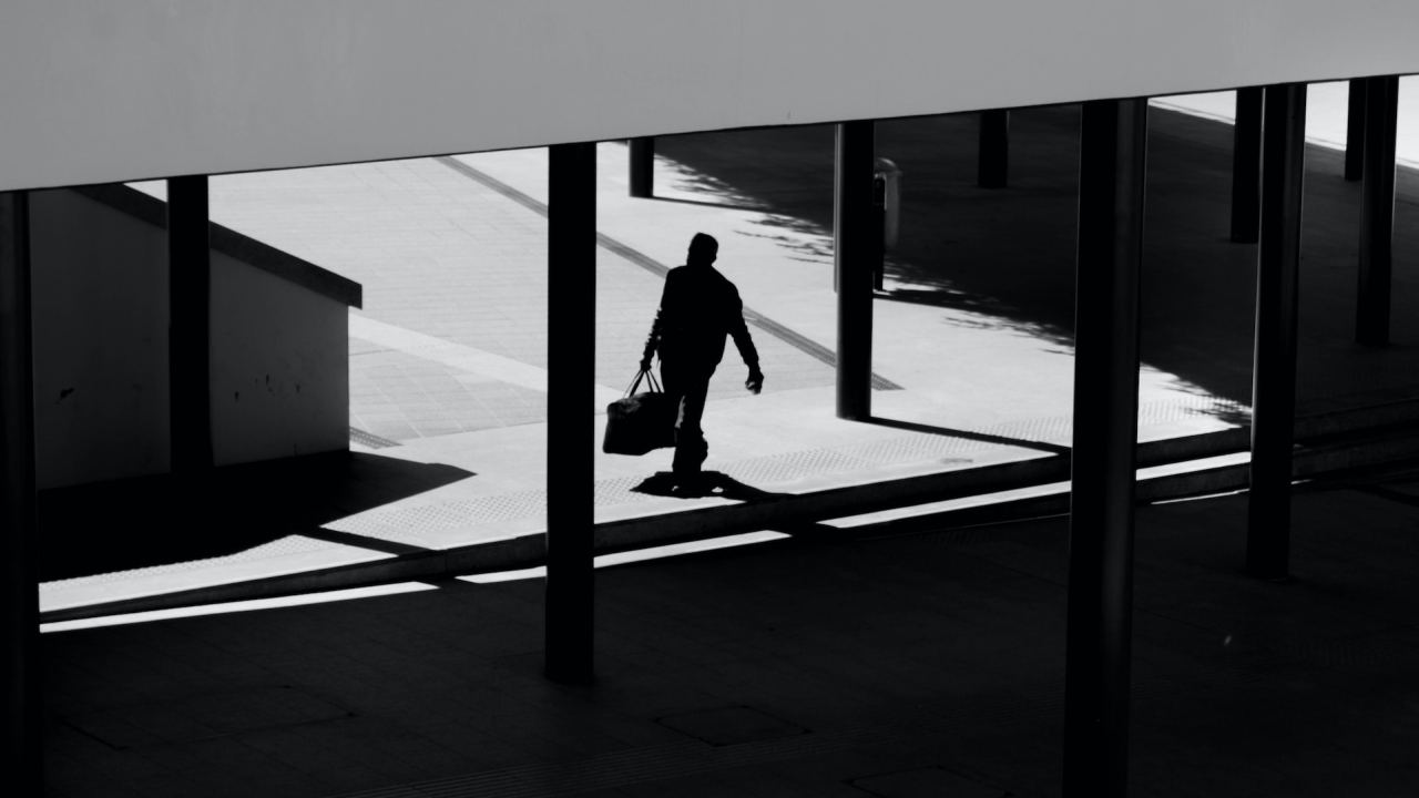 Sondaj: al doilea job, o alegere pentru tot mai mulți români