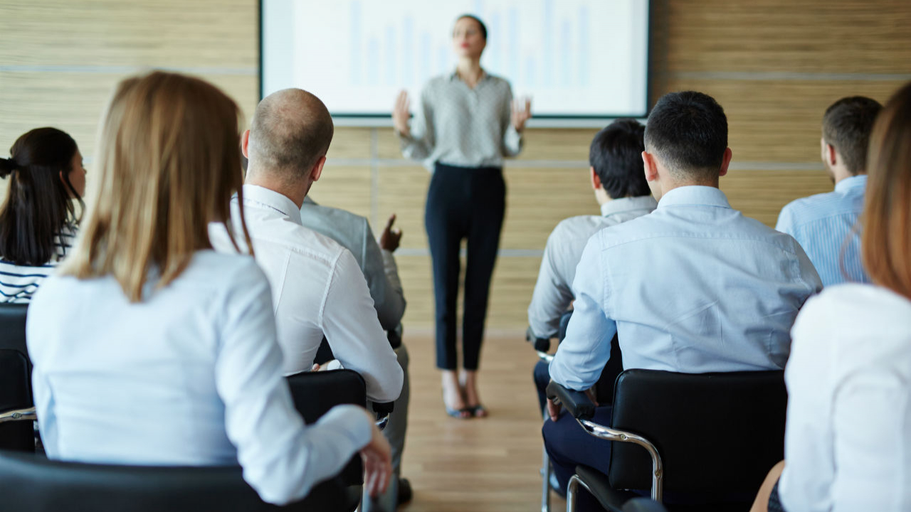 Înscrie-te în Academia PwC ca să-ți iei diplomă de business coach