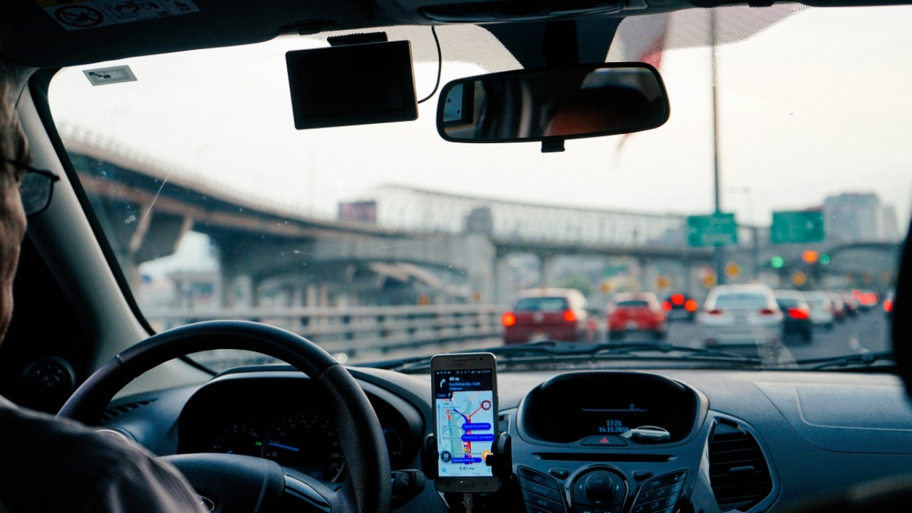 Legea Uber/Bolt: activitatea de ridesharing intră în dezbatere publică