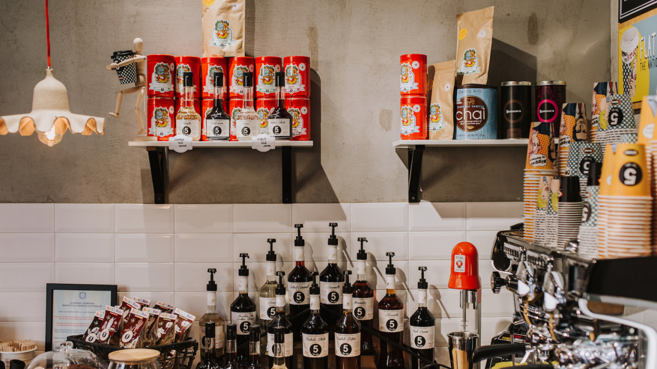 5 to go redeschide cafenelele în regim de Drive Thru și „to go”. Ofertă 1+1