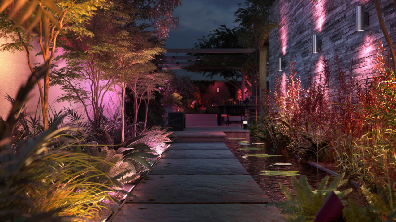 Signify anunță noi produse Philips Hue pentru exterior: cum transformi grădina