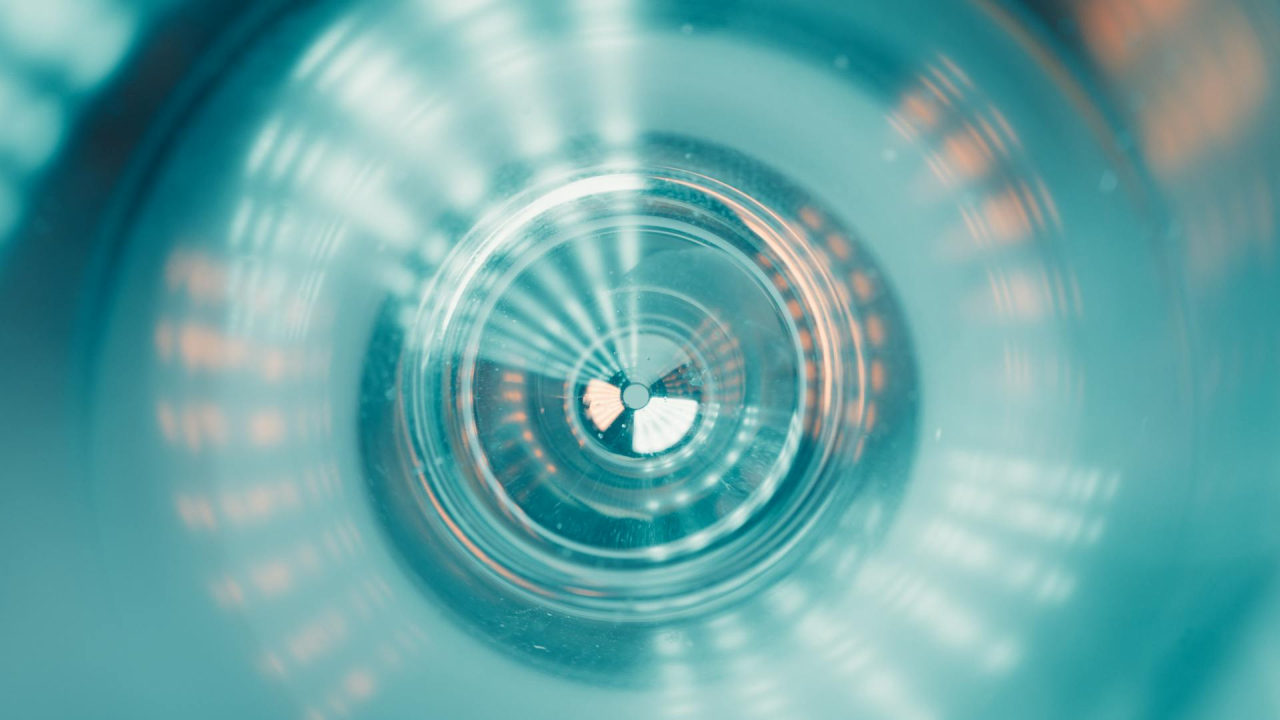 Apple oprește lucrul la o nouă versiune Vision Pro pentru o pereche de ochelari inteligenți ca Ray Ban Meta