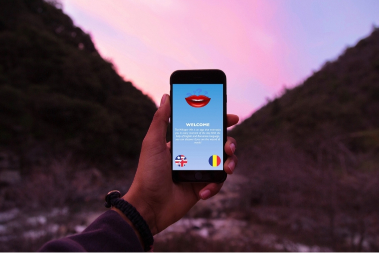 Românii din Iași care îi ajută pe americani să citească pe buze