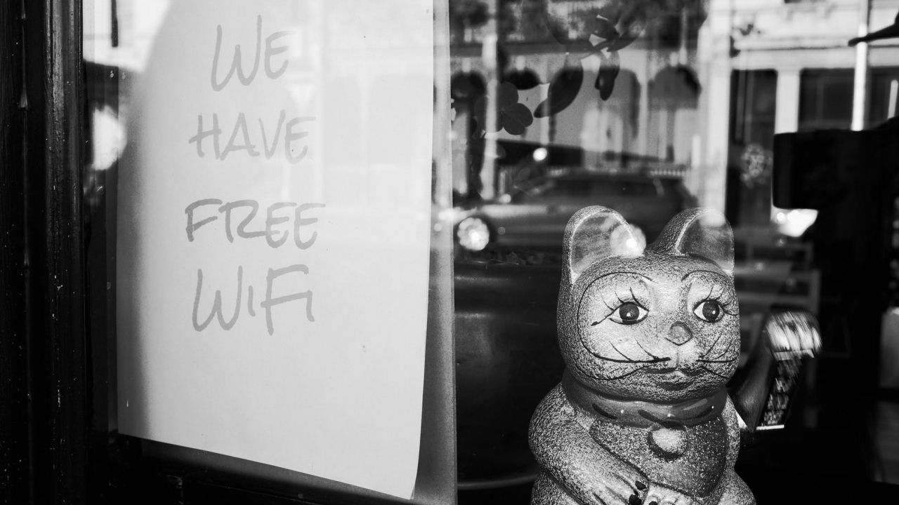 Vouchere de 15.000 euro pentru Wi-Fi în spații publice din România