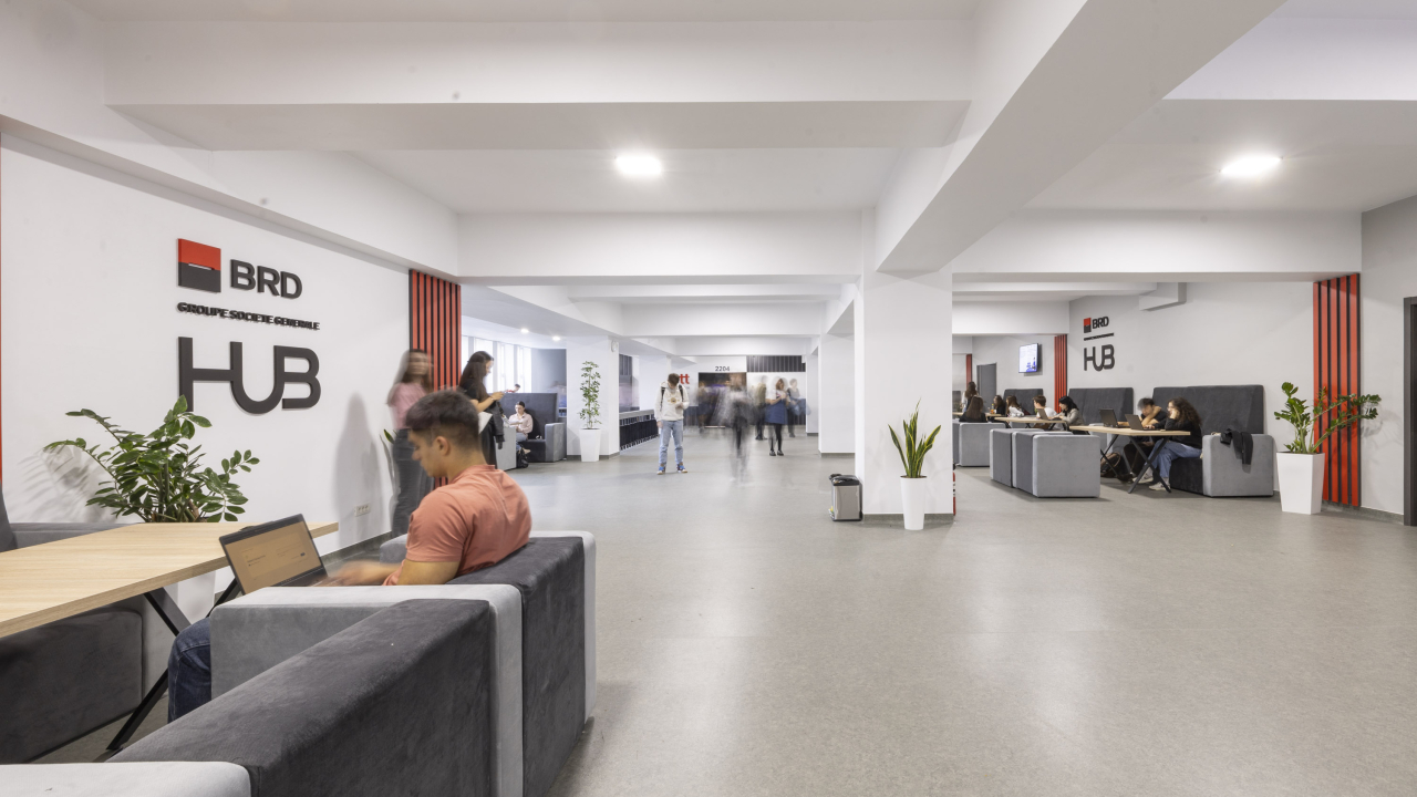 BRD finanțează 30 de hub-uri educaționale pentru studenții din România