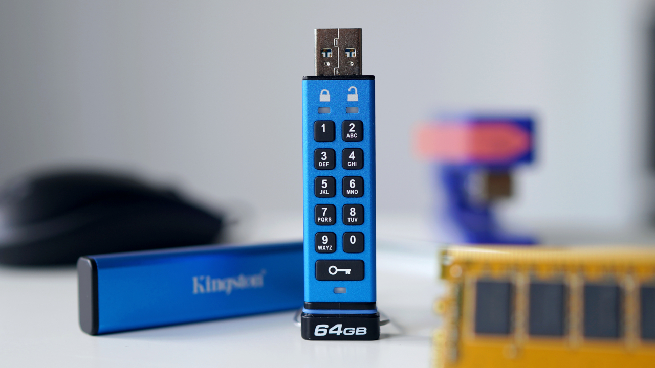 Stick-ul USB pe care l-ar folosi și James Bond