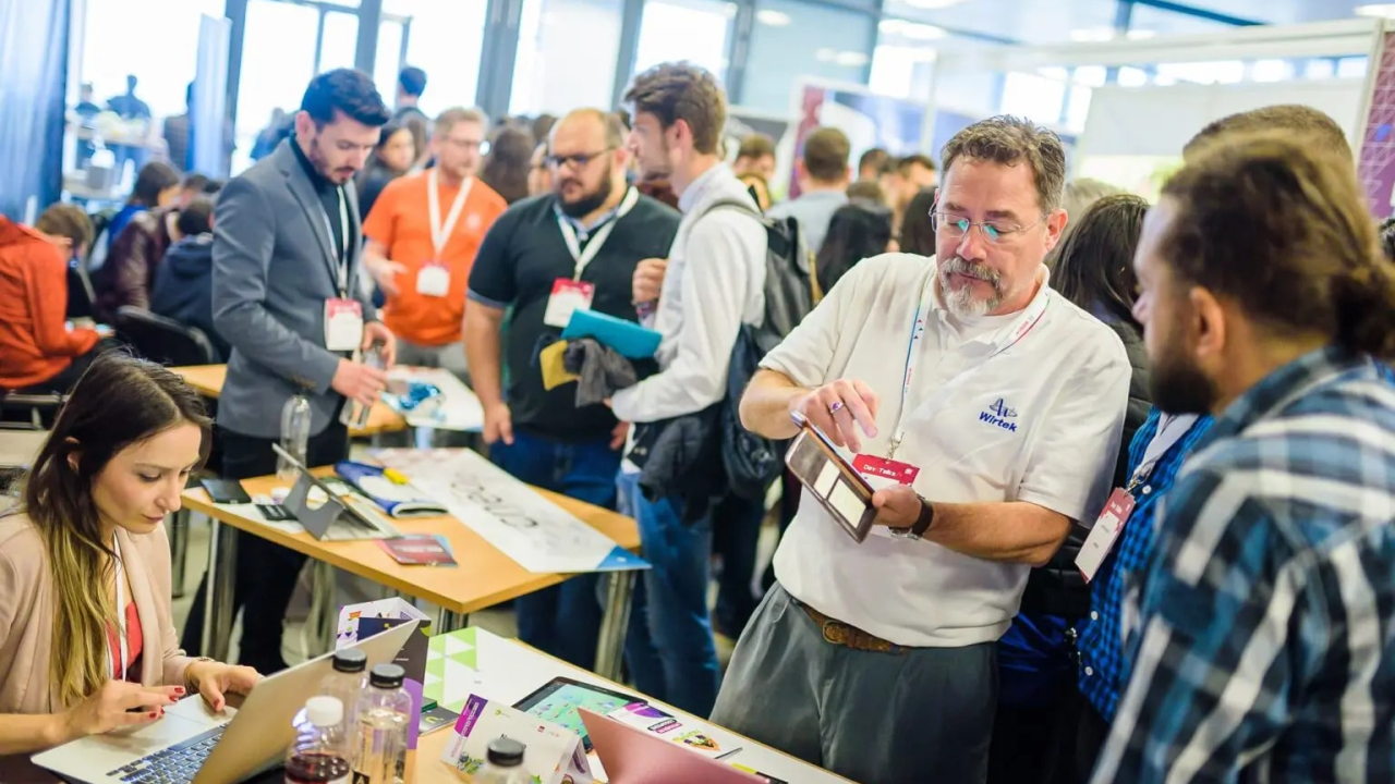 Cea mai mare expo-conferință de IT&C – DevTalks Romania cu Amazon și Apple