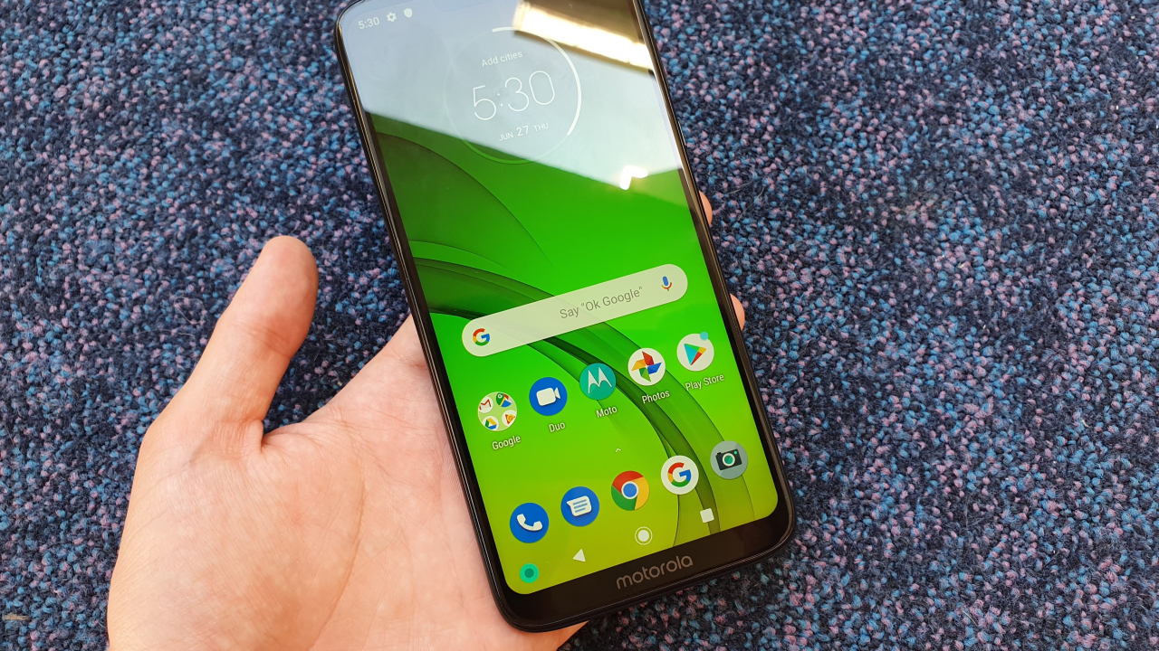 Review Moto G7 Power: Autonomie enormă pentru cei cu bugete mici