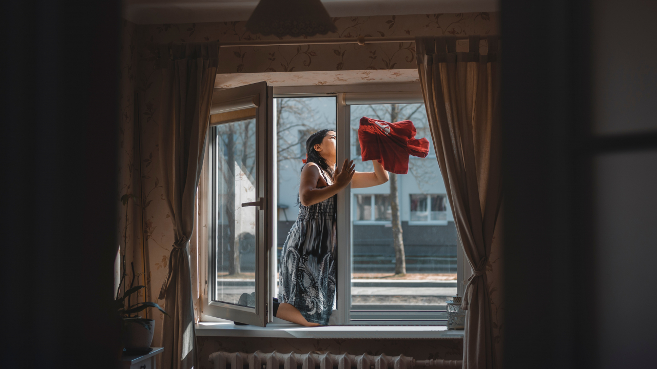 Cât de des fac românii curățenie și când cumpără produse pentru asta