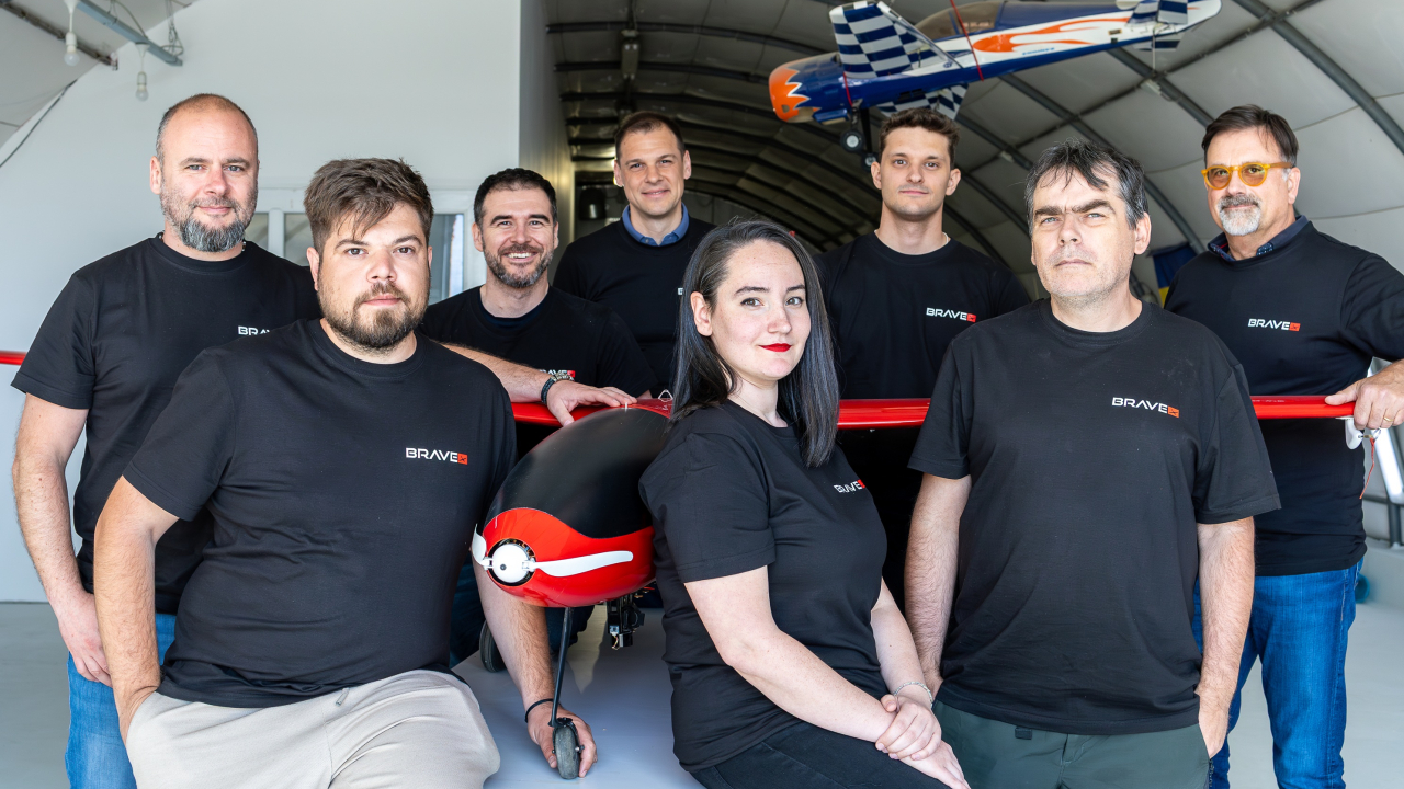 Startup-ul românesc BraveX, parteneriat cu o firmă germană pentru soluții de coordonare a roiurilor de drone