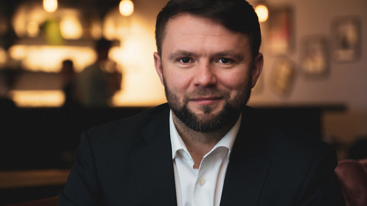 Românii care pot să-ți reducă din costurile de operare cu 40% prin tehnologie