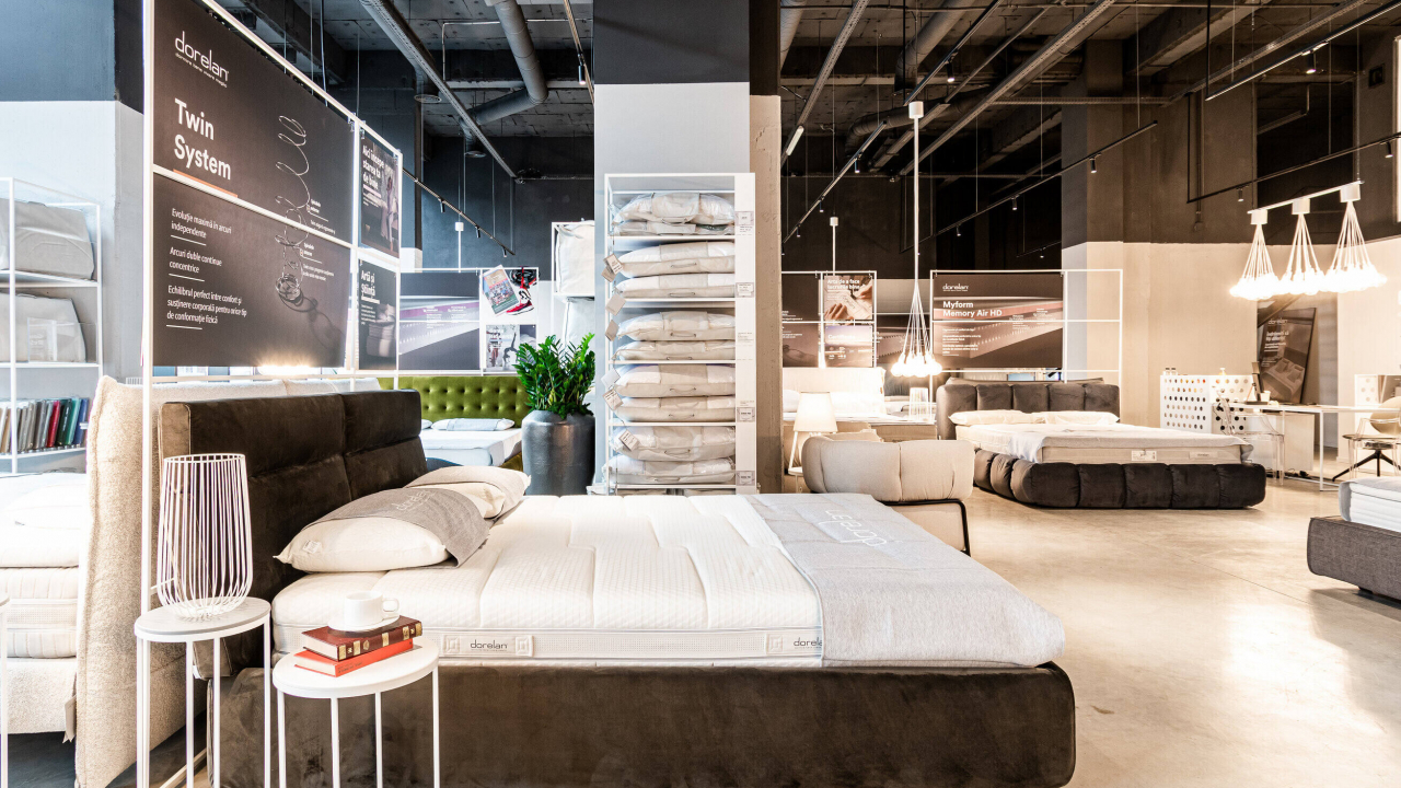 O româncă investește 200.000€ într-un magazin cu saltele premium din Italia