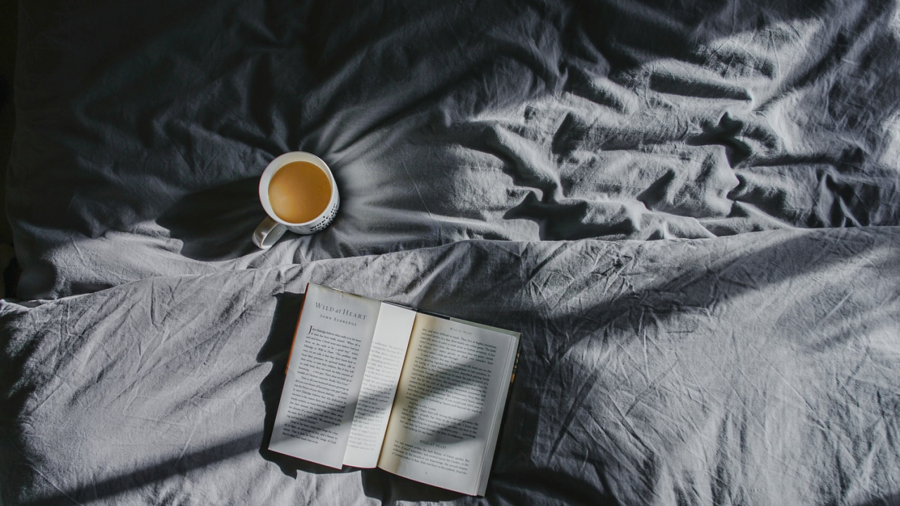 Cărți care te ajută să fii mai bun: lectura concediului de vară din 2020