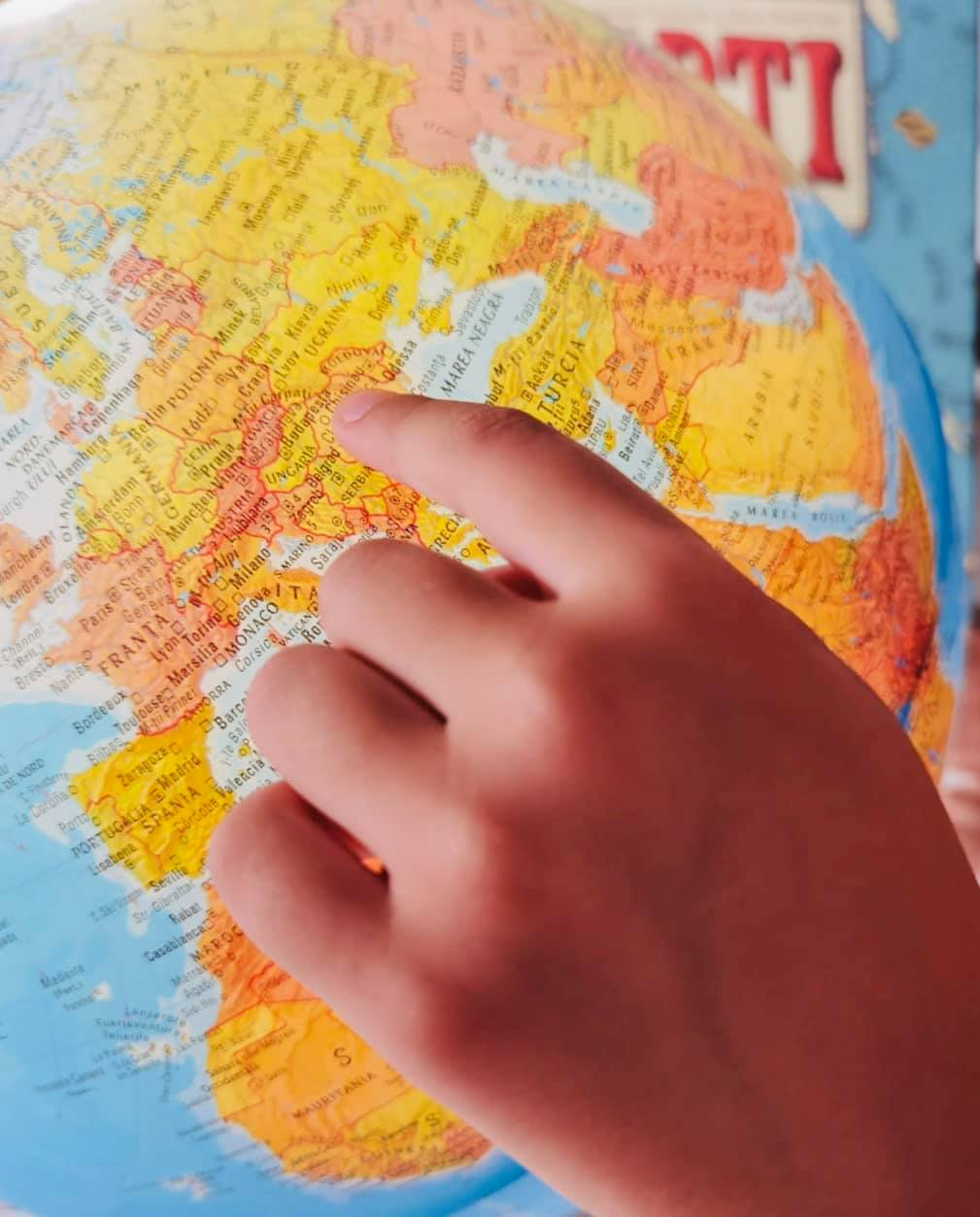 Educație prin joc: afostodata.net lansează Povești în jurul lumii