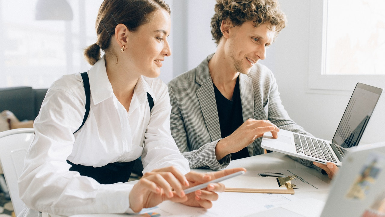 Ce ar trebui să știe companiile despre achiziția unui software de HR