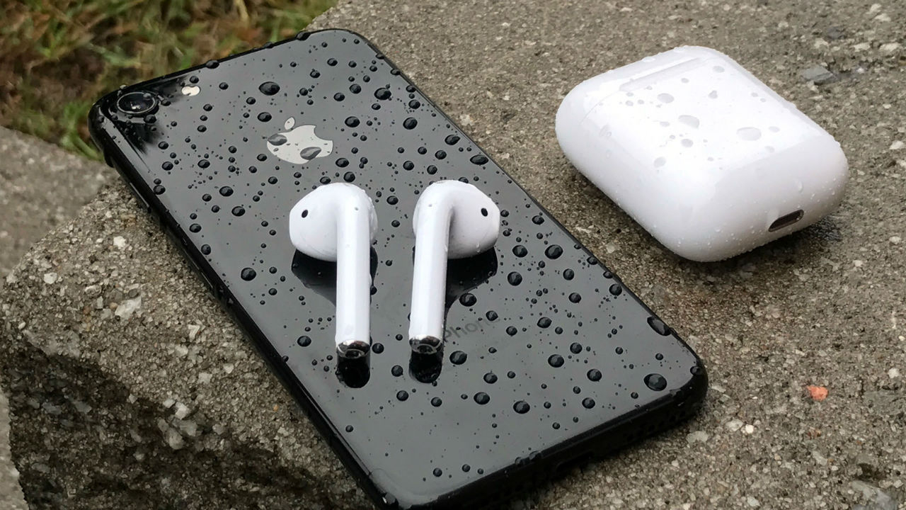 Apple lucrează la versiuni noi de AirPods
