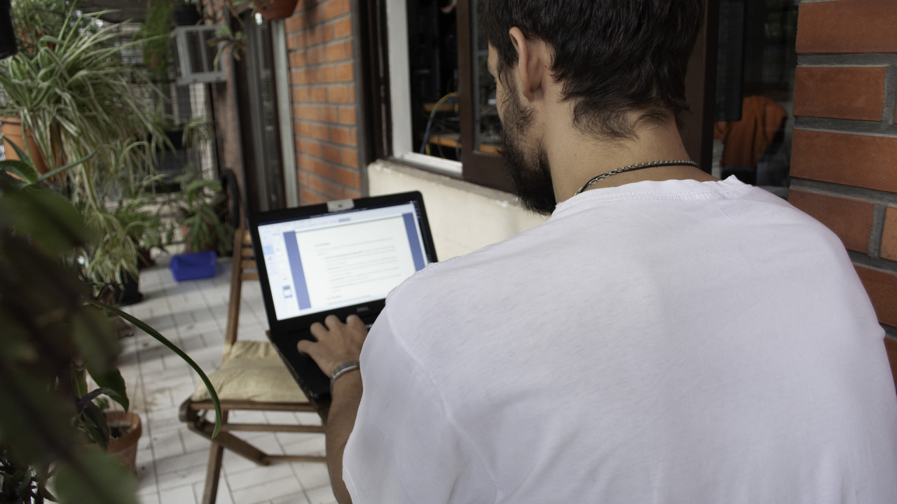 Piața muncii transformată: angajații părinți vor acum să lucreze de acasă