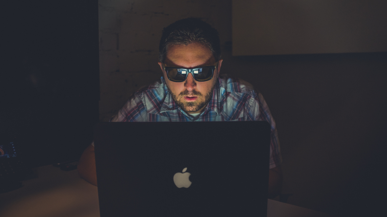 Cum pot lucra hackerii pentru societate?