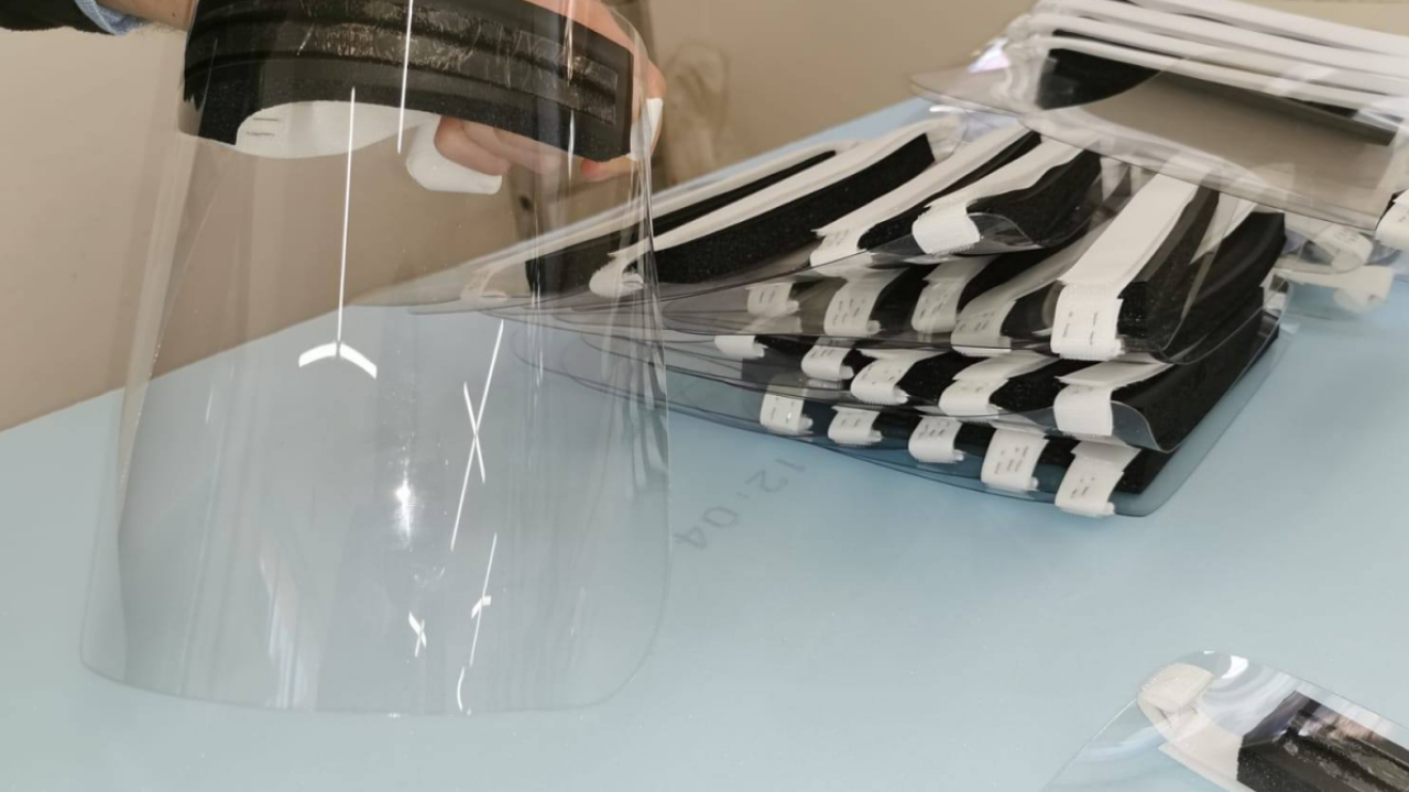 Viziere.ro, protecții pentru medicii din țară. FAN Courier le livrează gratuit