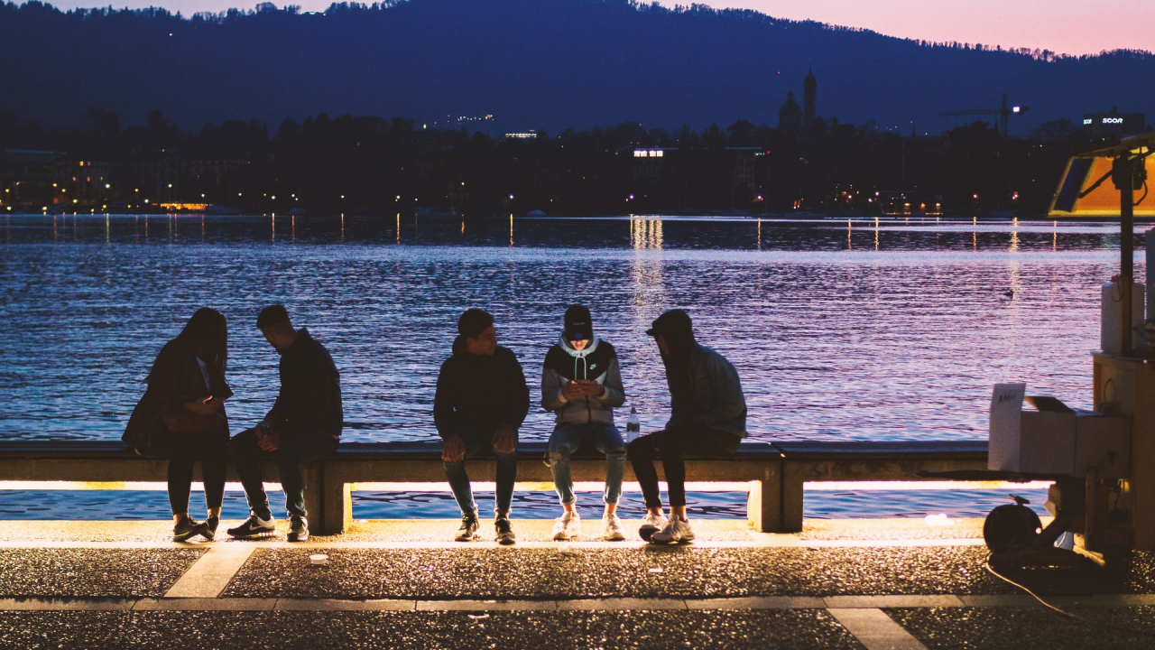 Generația Z, ofertată de companii: joburi deschise pentru candidați tineri