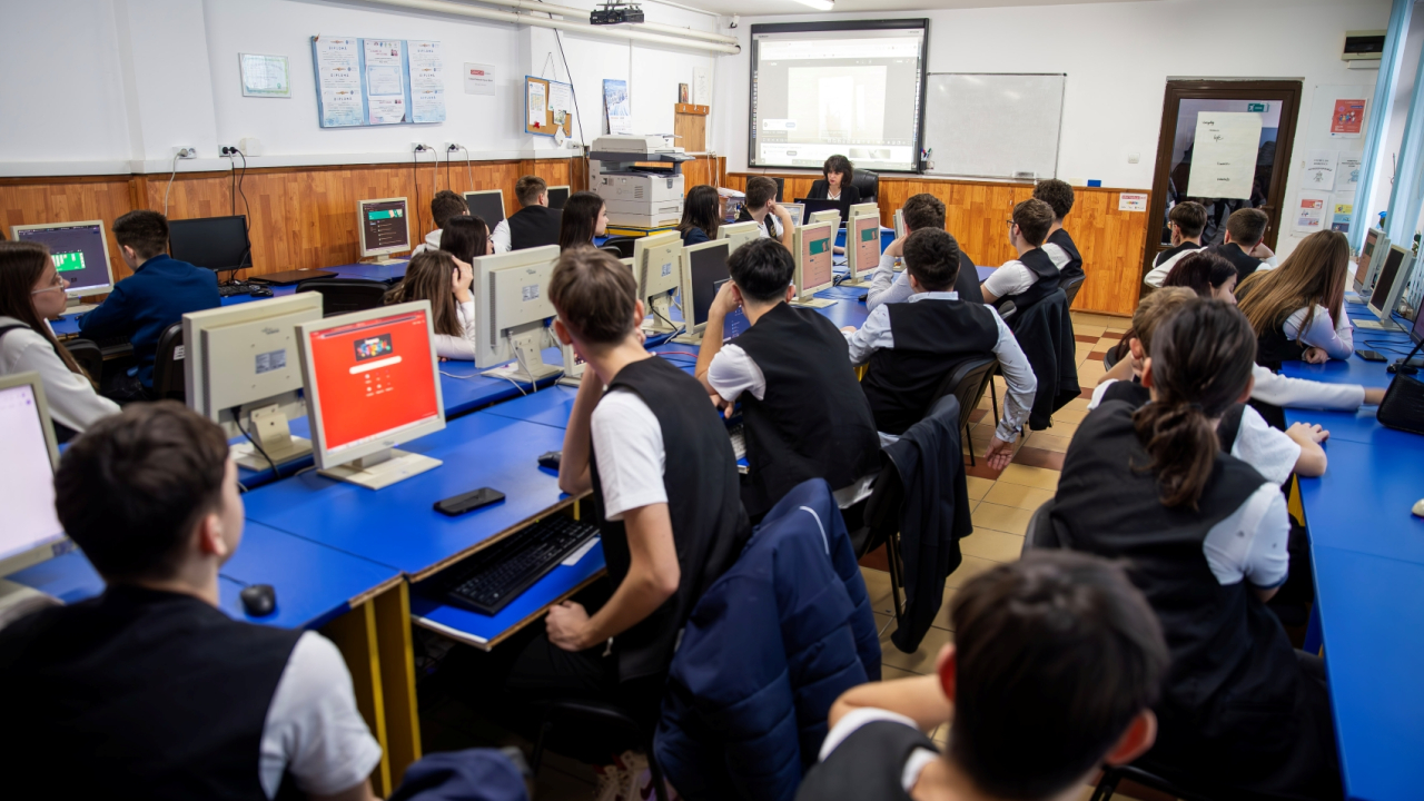 Cursuri de inteligență artificială pentru elevii din România