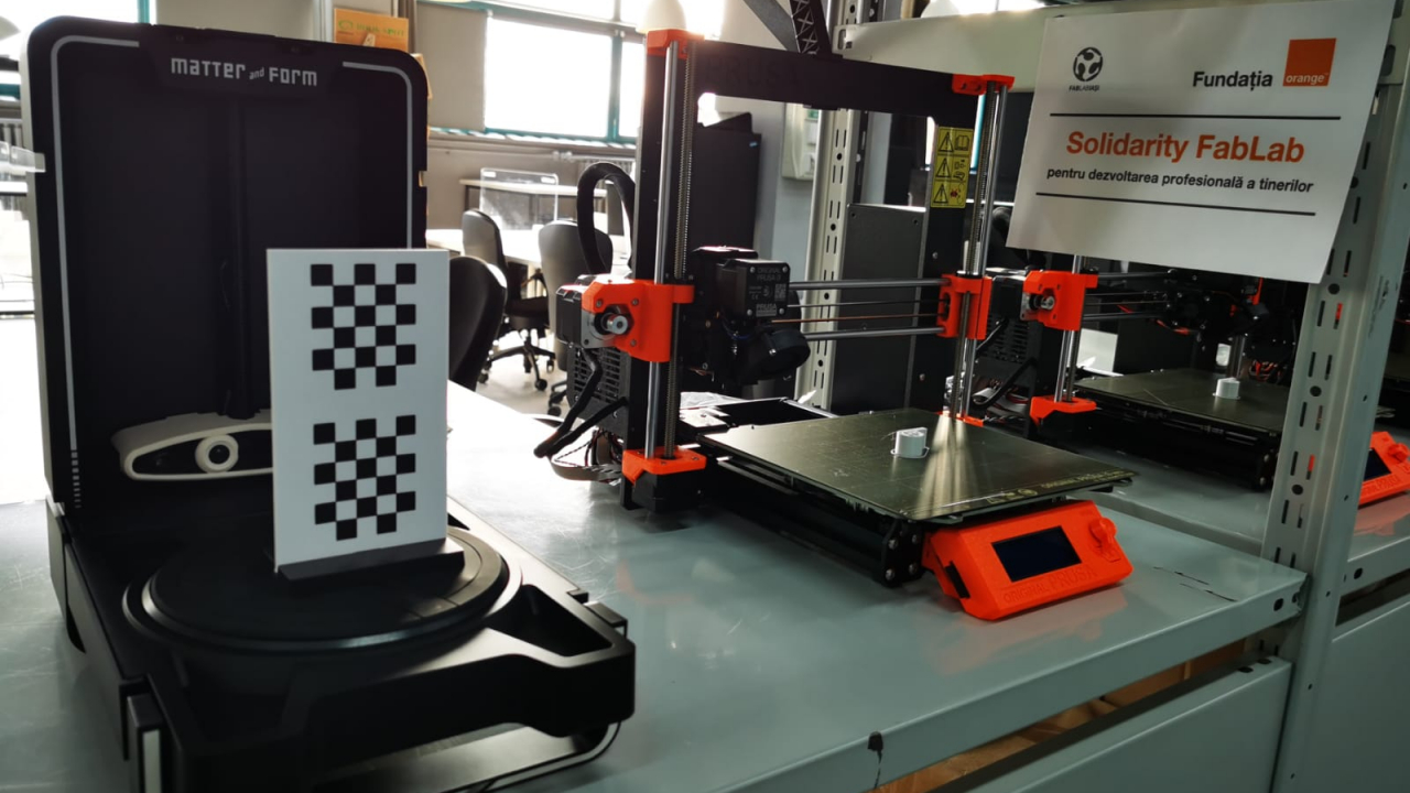 Solidarity FabLab: 90 de tineri defavorizați fac gratuit cursuri tech la Iași