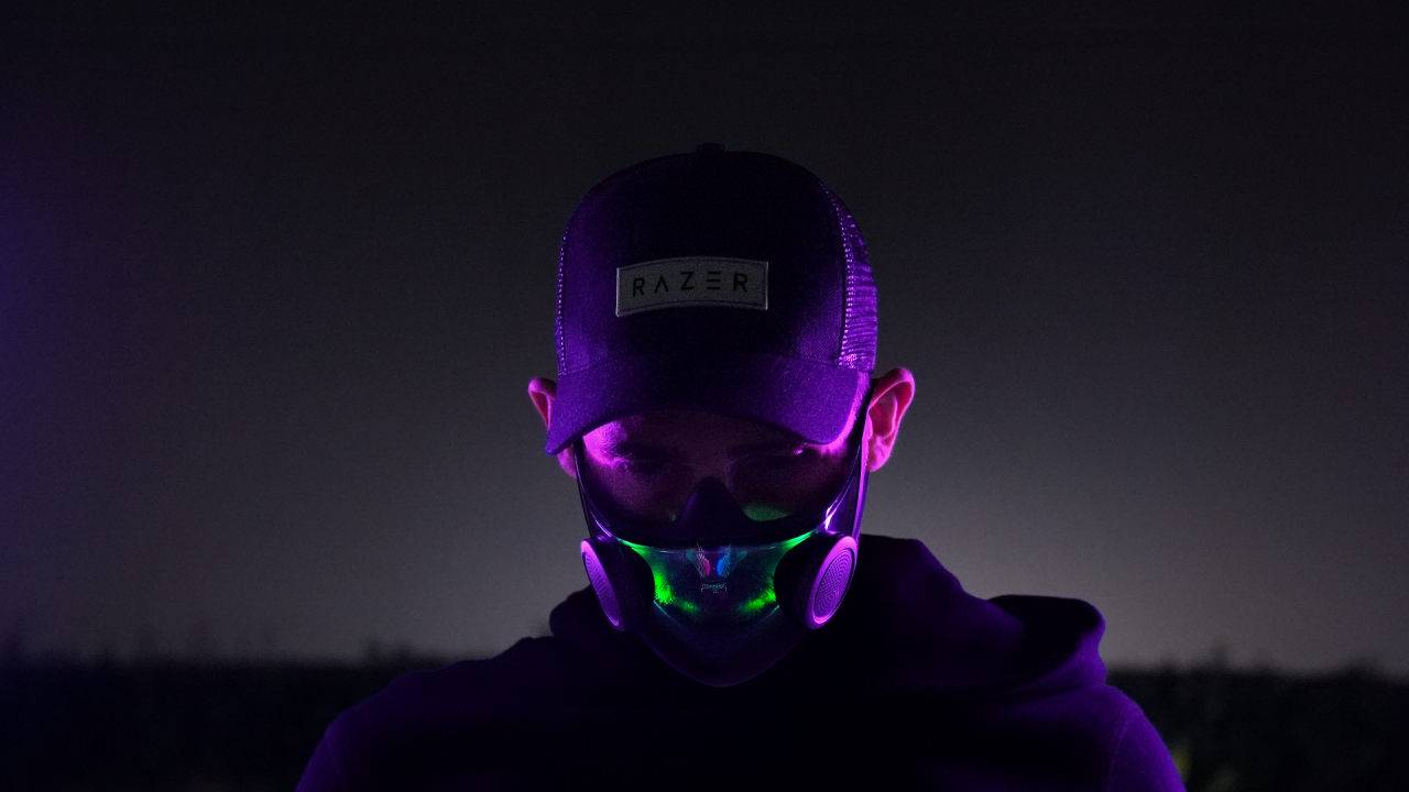 Razer prezintă o mască inteligentă anti-COVID și un PC sub formă de scaun