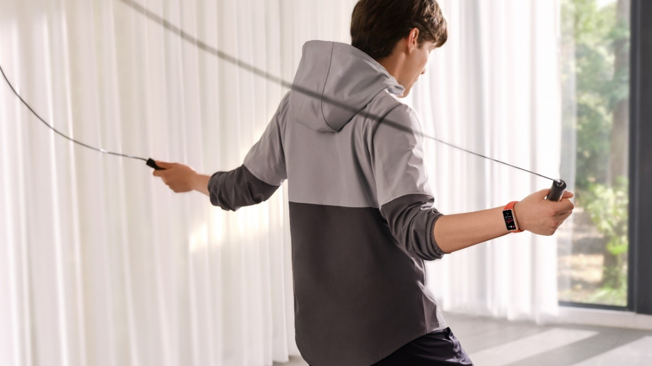 HUAWEI Band 6: Brățară de fitness cu ecran mare, funcții multe și preț excelent