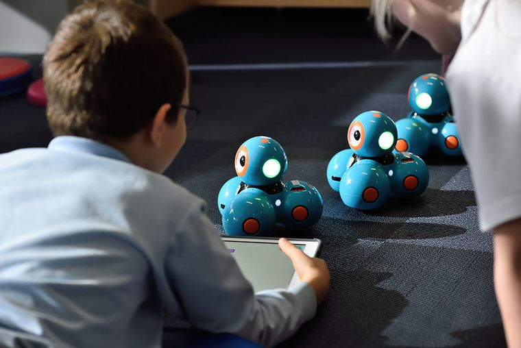 Școala de Vară MindHub: tabără de robotică și știință pentru copii