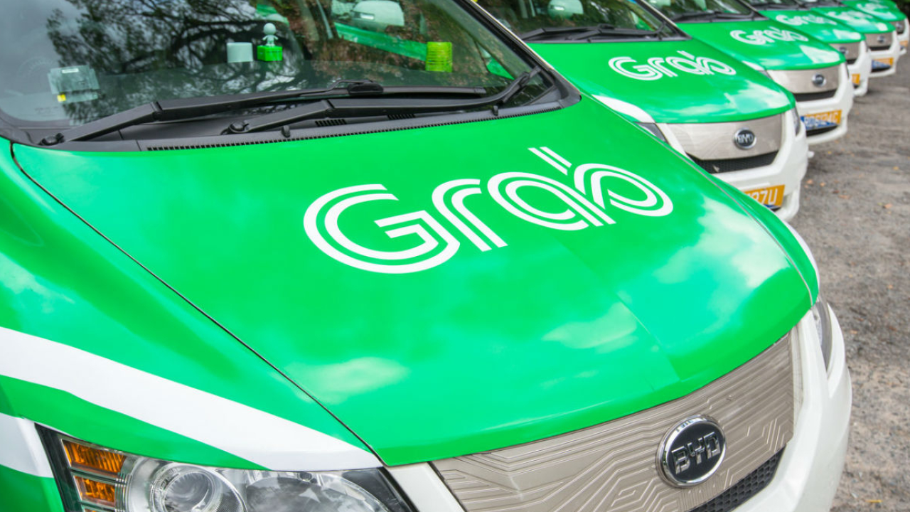 Booking.com investește 200 milioane dolari într-un competitor Uber