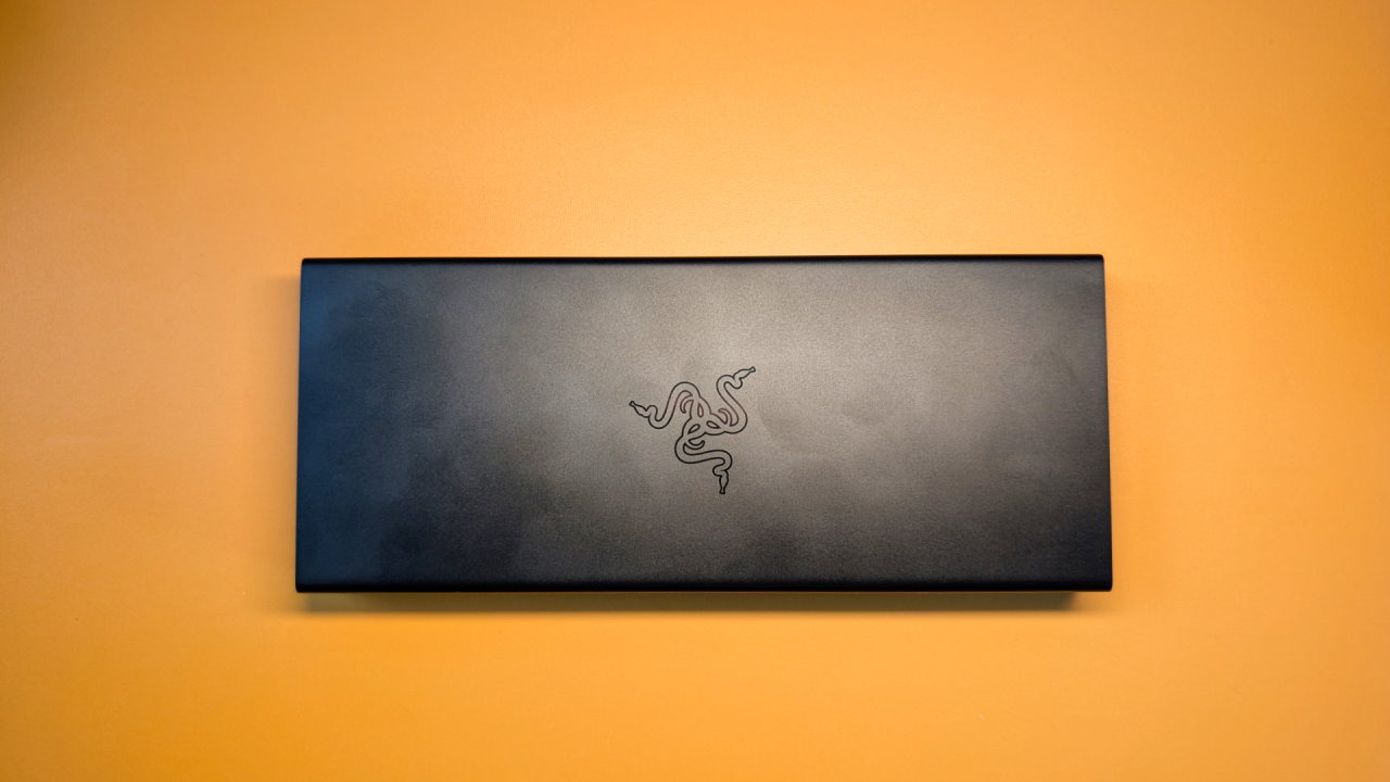 REVIEW Razer USB 4 Dock - multe porturi, încărcare rapidă și versatilitate