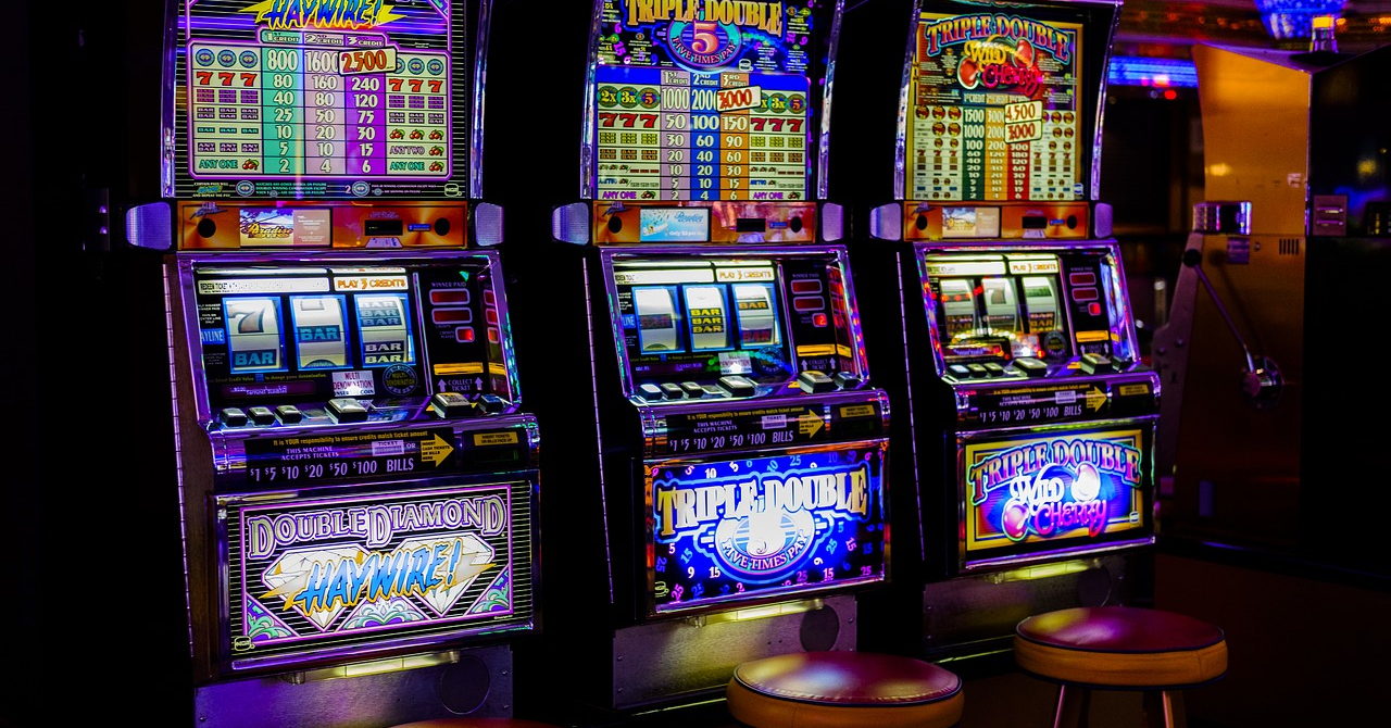 Pandemia a lovit în păcănele: Piața pariurilor și a jocurilor de noroc, în picaj