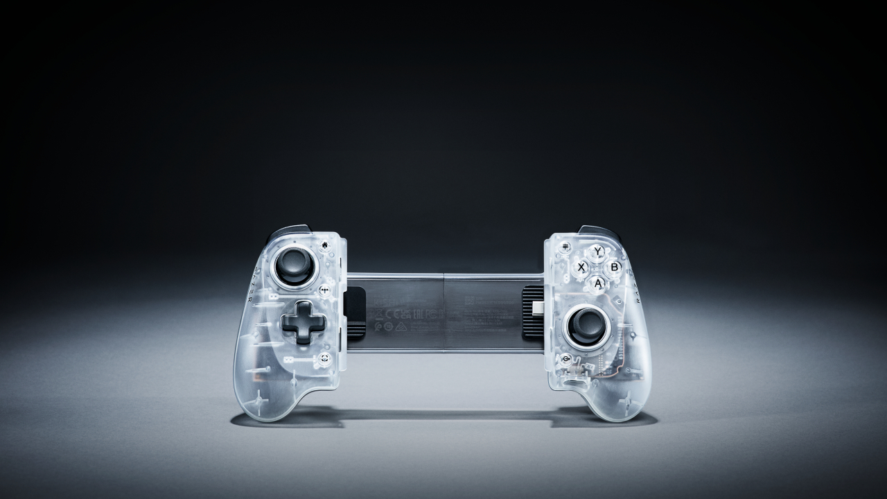 Razer lansează colecția Phantom White: design retro-futurist în alb translucid pentru gameri