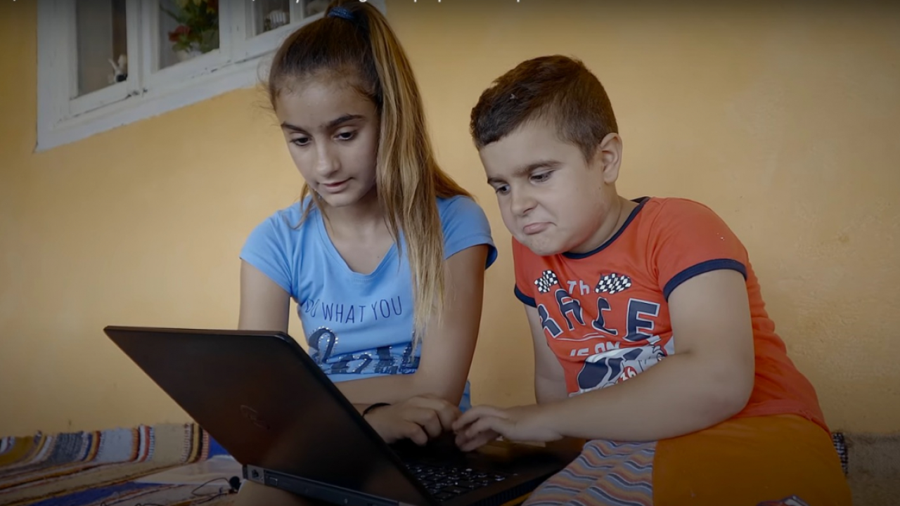 10.000 de elevi recuperează materia pierdută la școala pe platforma Naradix