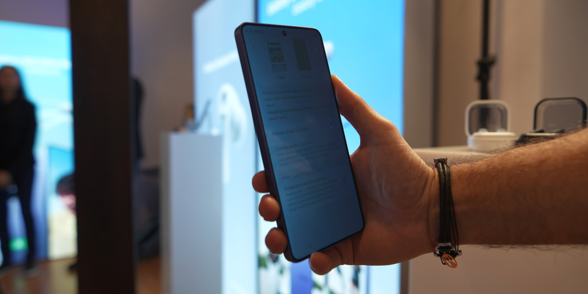 Funcția Privacy Display de la Samsung ar putea ajunge pe viitoarele flagship-uri Honor și Xiaomi