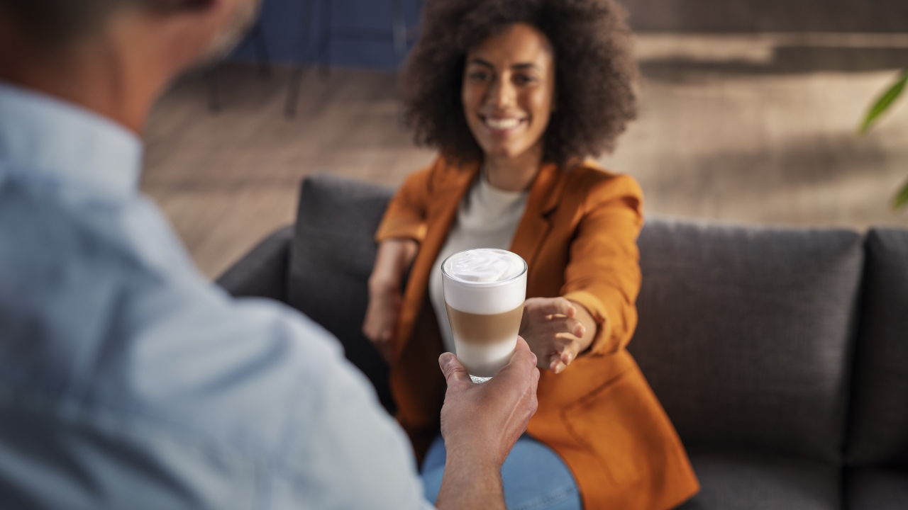 Philips lansează două noi serii de espressoare ce sunt produse la Orăștie