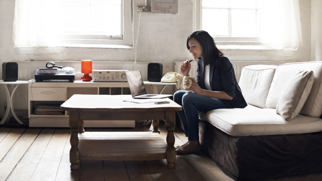 84% dintre români strâng bani ca să cumpere o locuință