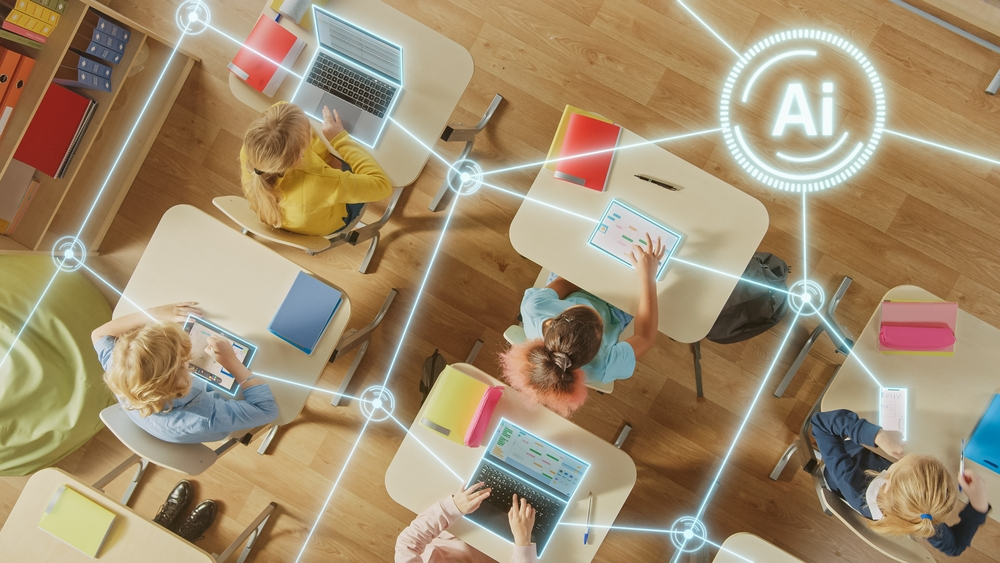 7 din 10 români consideră benefică utilizarea tehnologiei digitale în școli