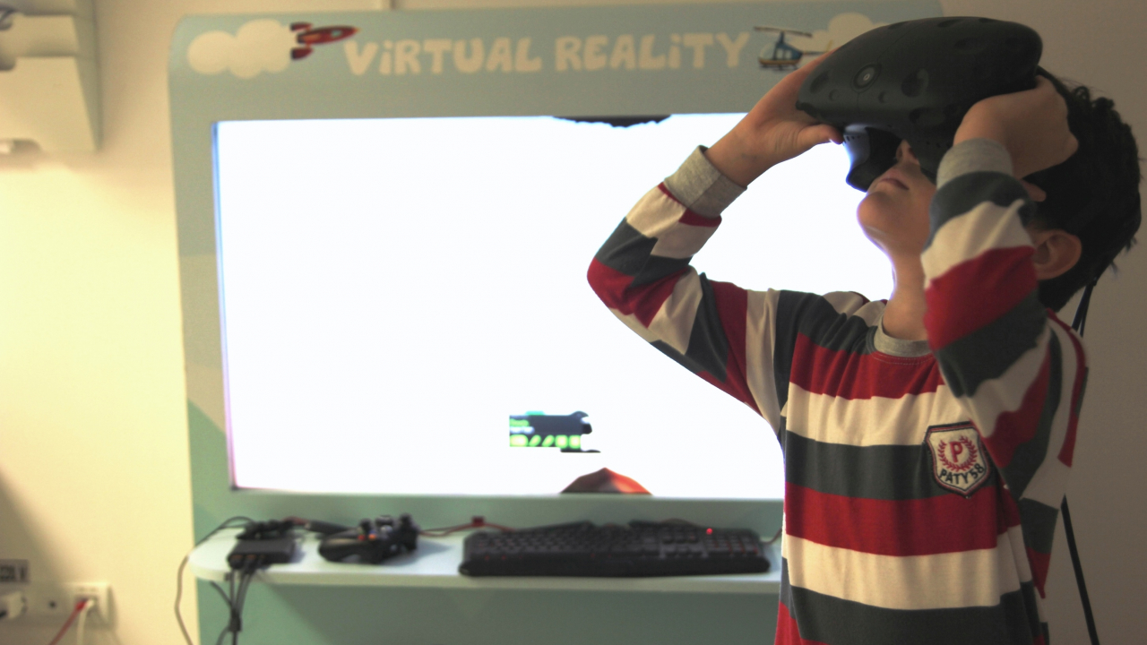 Cum îi ajută realitatea virtuală pe 100 de copii cu boli incurabile