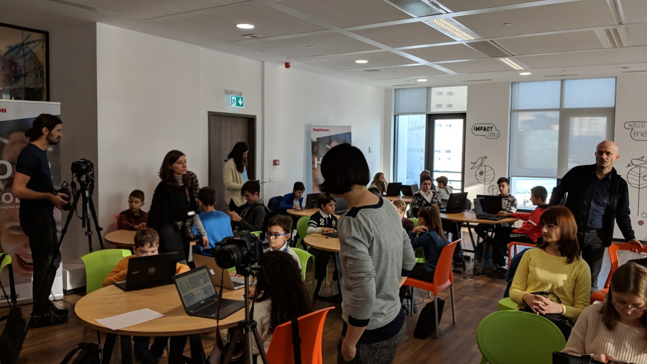 Hour of Code, la o nouă ediție: copiii au nevoie de acces la resurse
