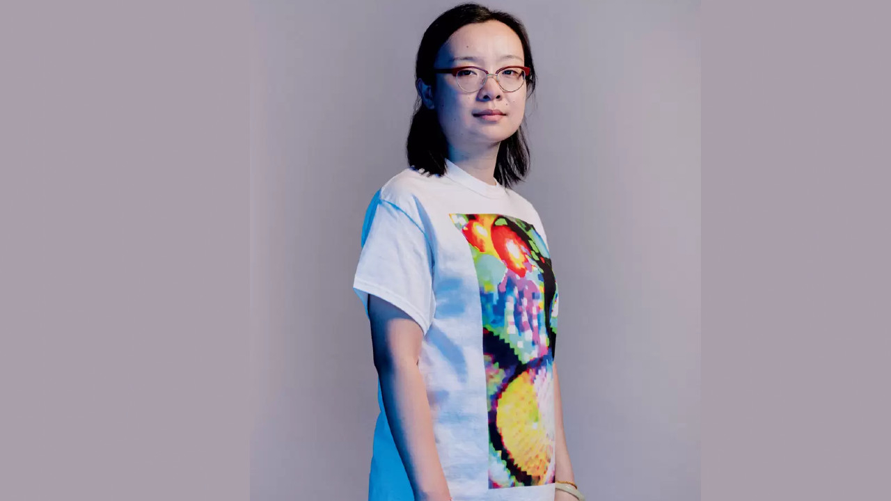 Tricoul „urât” care te face invizibil camerelor de supraveghere