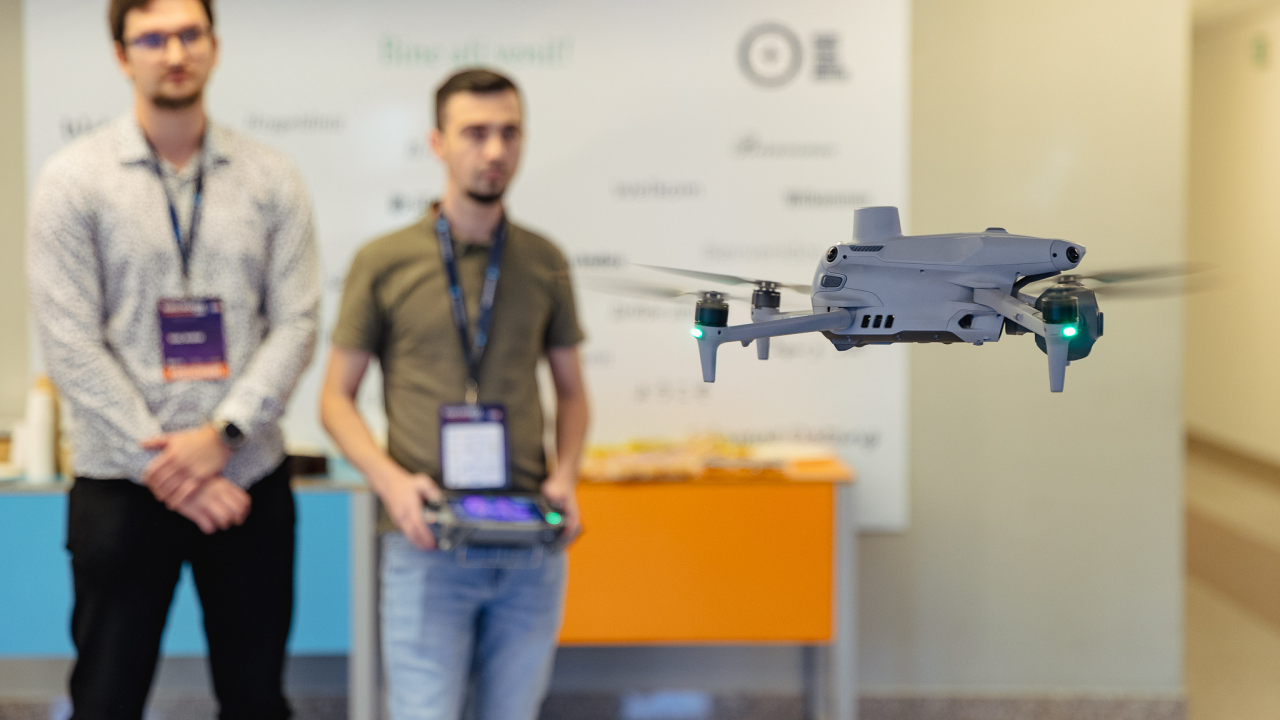 Proiectul care detectează și neutralizează dronele inamice, câștigătorul din RO al hackahton-ului EUDIS